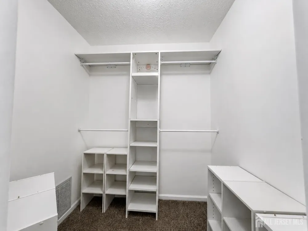 151-151 Prestwick Way Edison, NJ 08820