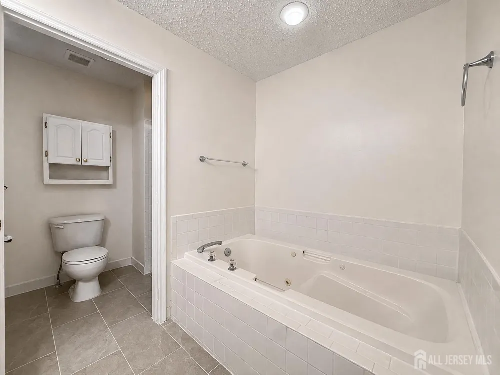 151-151 Prestwick Way Edison, NJ 08820