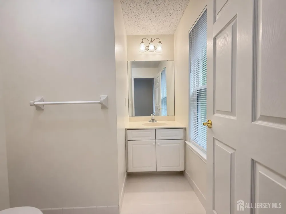 151-151 Prestwick Way Edison, NJ 08820