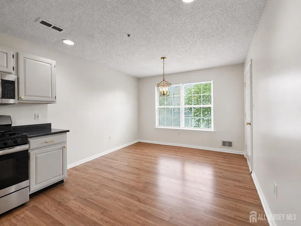 151-151 Prestwick Way Edison, NJ 08820