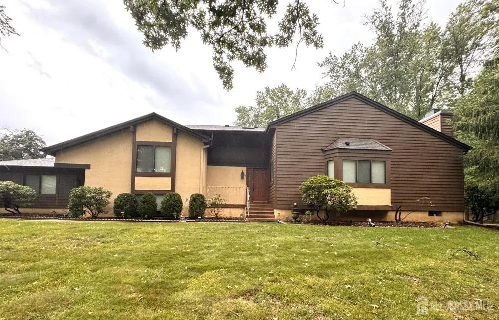 173 Sayre Drive Plainsboro, NJ 08540