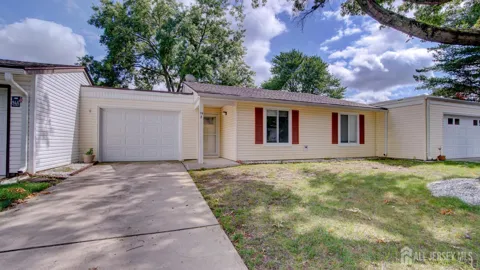 94 Salix Plaza #B