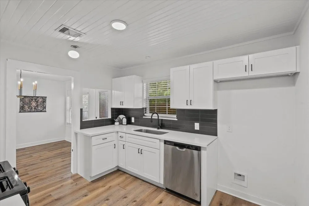 4501 E 38th Street Dickinson, TX 77539