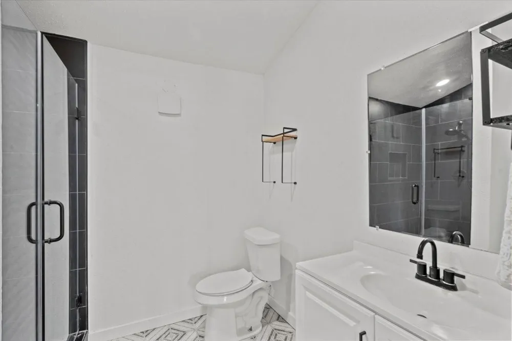 4501 E 38th Street Dickinson, TX 77539