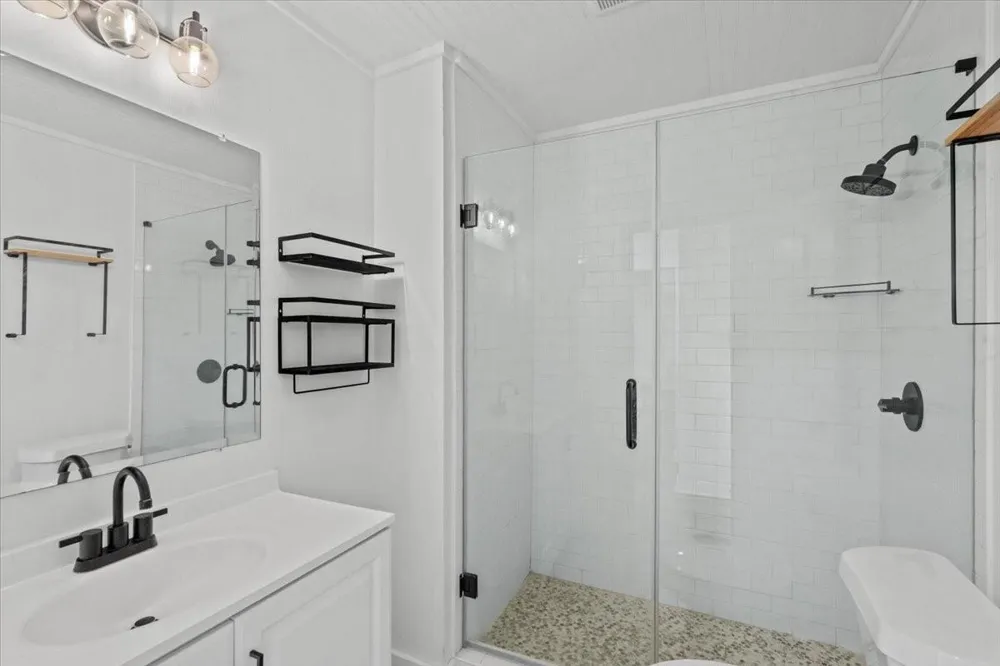 4501 E 38th Street Dickinson, TX 77539