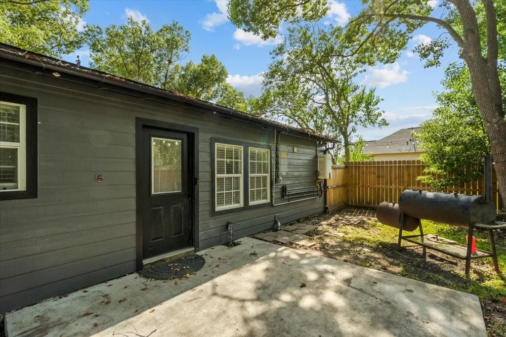 4501 E 38th Street Dickinson, TX 77539