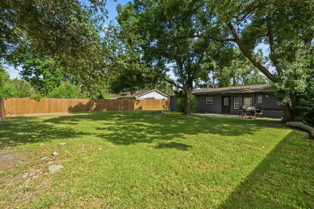 4501 E 38th Street Dickinson, TX 77539