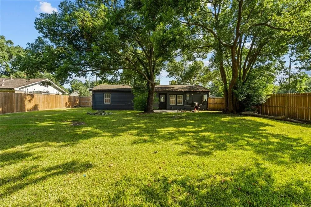 4501 E 38th Street Dickinson, TX 77539