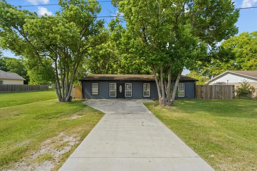 4501 E 38th Street Dickinson, TX 77539