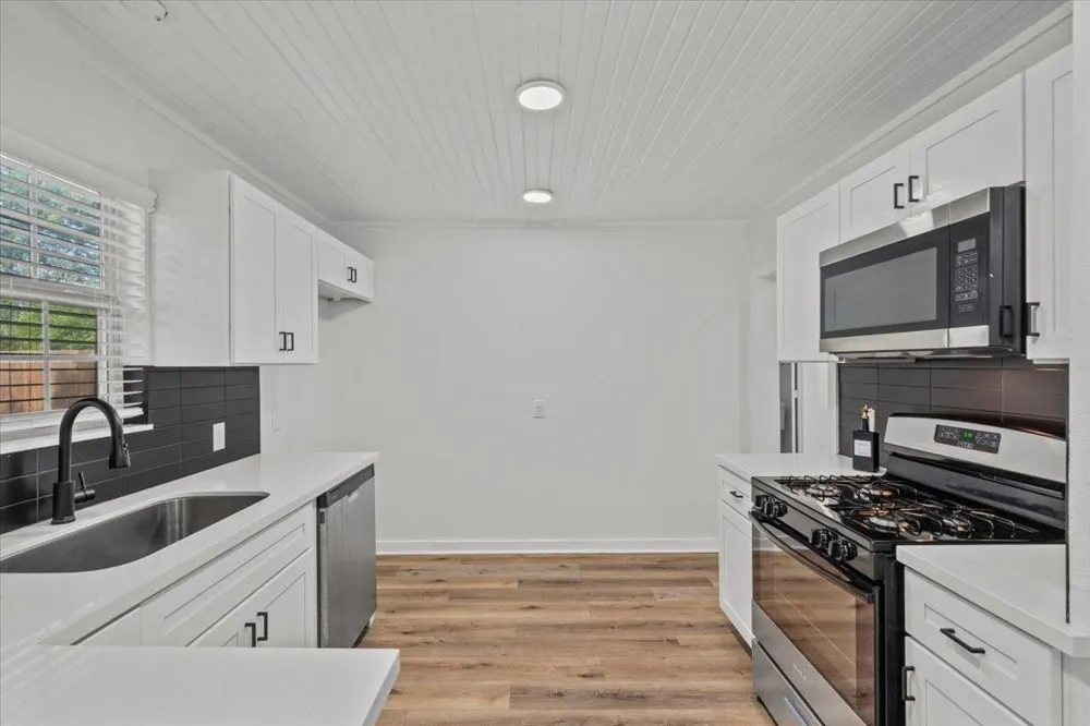 4501 E 38th Street Dickinson, TX 77539