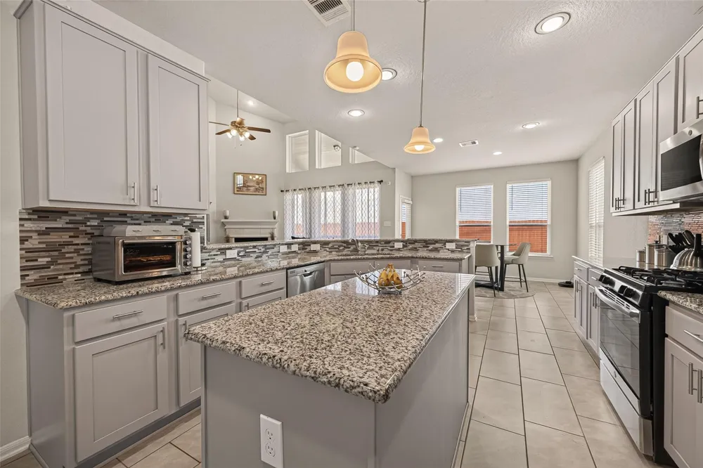 1914 Walnut Green Circle Rosenberg, TX 77471