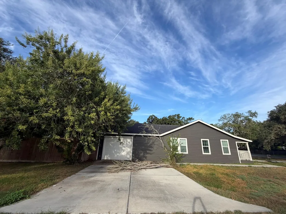 104 Mesquite Street Louise, TX 77455