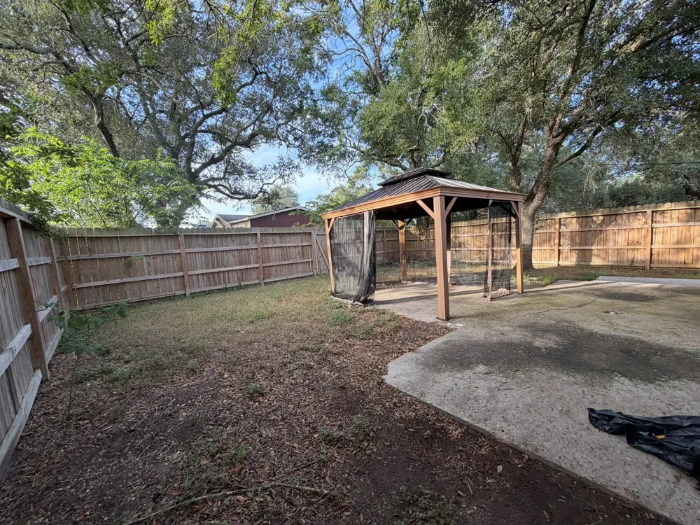 104 Mesquite Street Louise, TX 77455