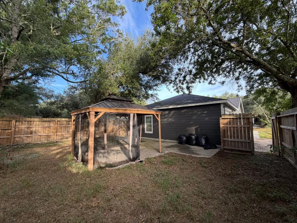 104 Mesquite Street Louise, TX 77455