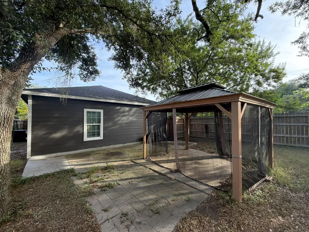 104 Mesquite Street Louise, TX 77455