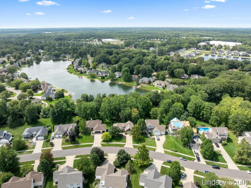 7889 Meadowood Drive Hudsonville, MI 49426