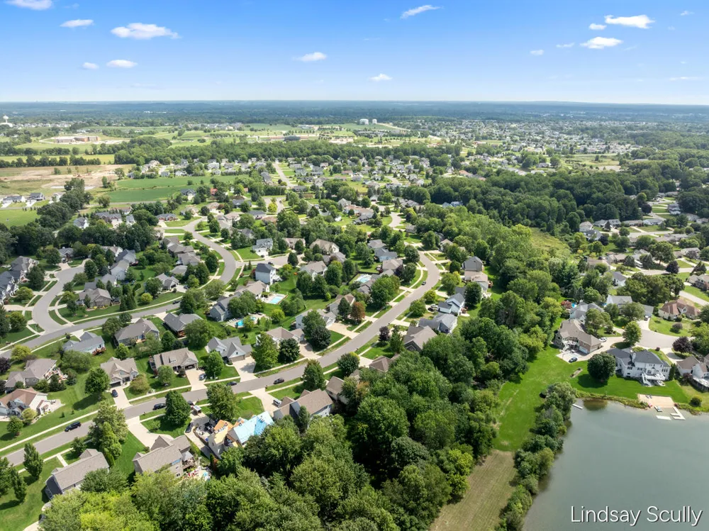 7889 Meadowood Drive Hudsonville, MI 49426