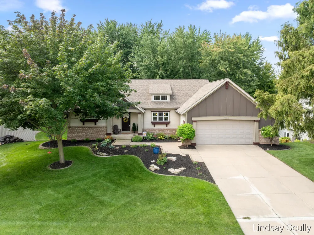 7889 Meadowood Drive Hudsonville, MI 49426