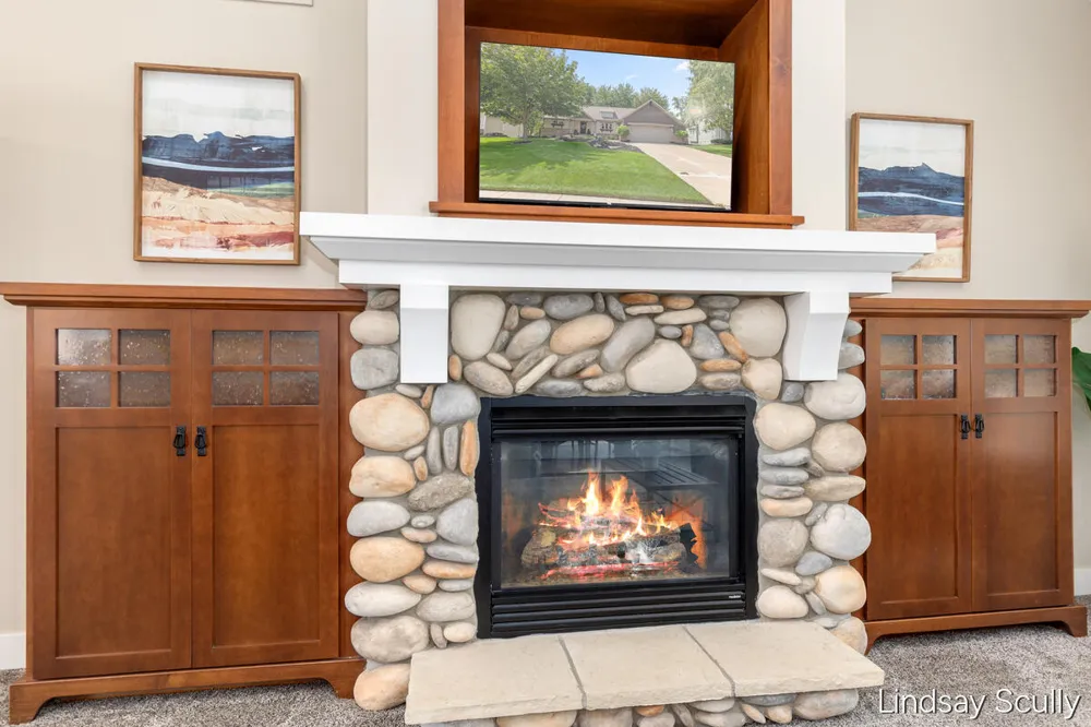 7889 Meadowood Drive Hudsonville, MI 49426