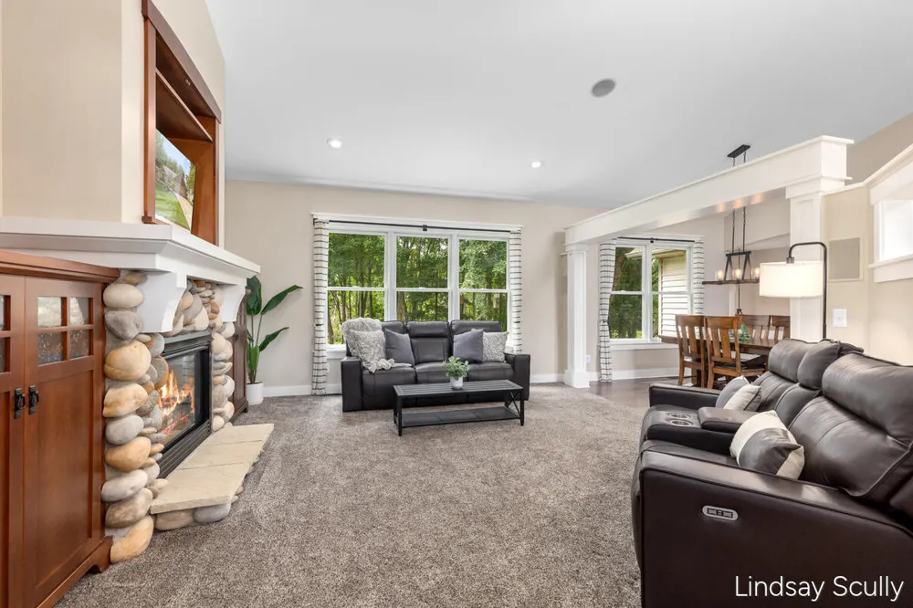 7889 Meadowood Drive Hudsonville, MI 49426