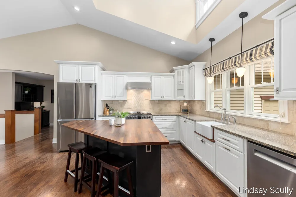 7889 Meadowood Drive Hudsonville, MI 49426