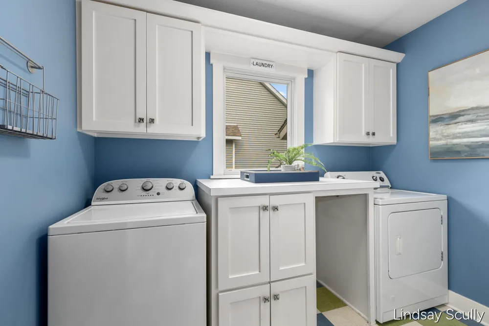 7889 Meadowood Drive Hudsonville, MI 49426