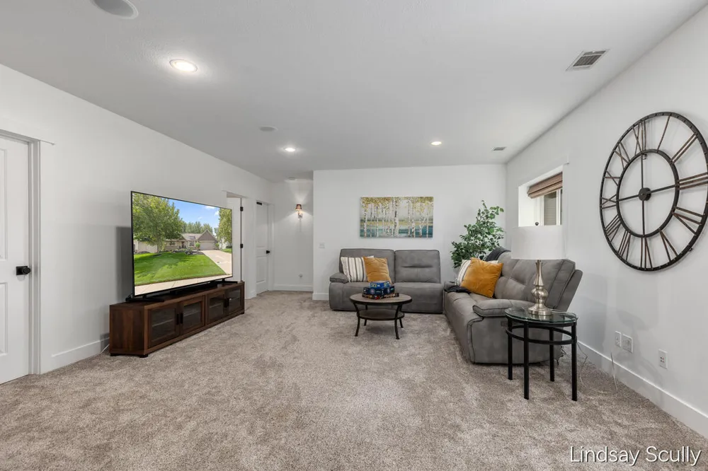 7889 Meadowood Drive Hudsonville, MI 49426