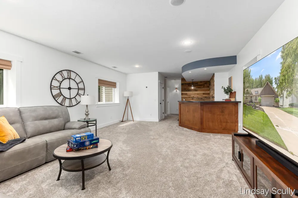 7889 Meadowood Drive Hudsonville, MI 49426