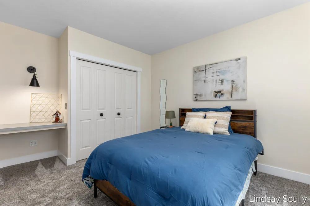 7889 Meadowood Drive Hudsonville, MI 49426
