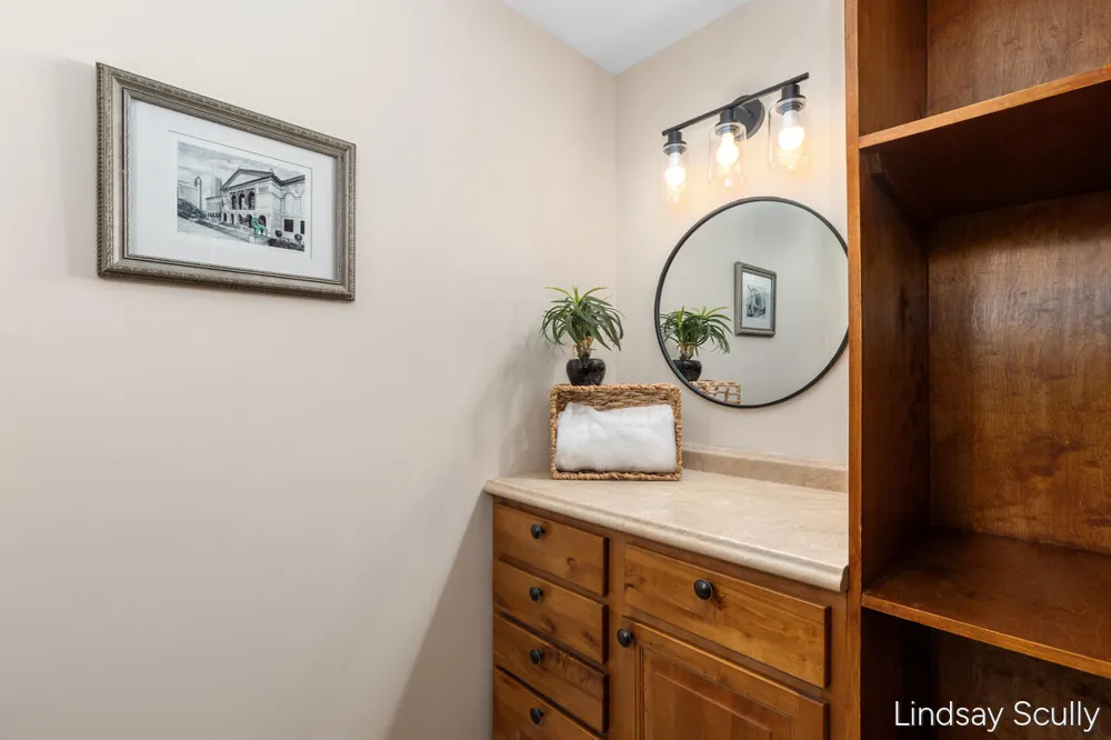 7889 Meadowood Drive Hudsonville, MI 49426