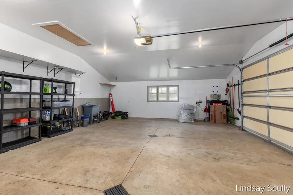 7889 Meadowood Drive Hudsonville, MI 49426