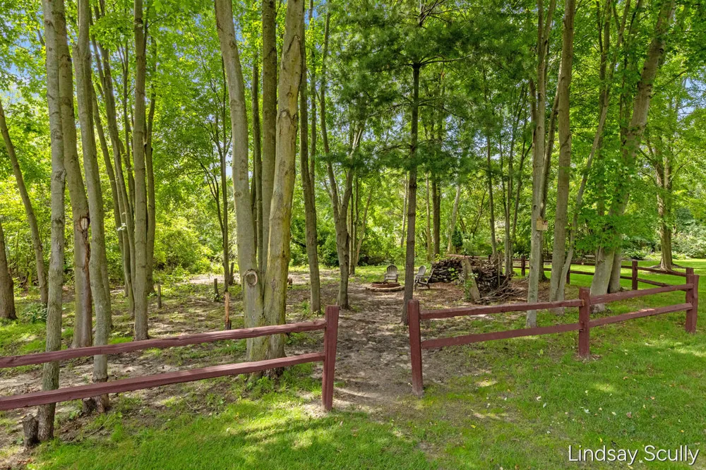 7889 Meadowood Drive Hudsonville, MI 49426