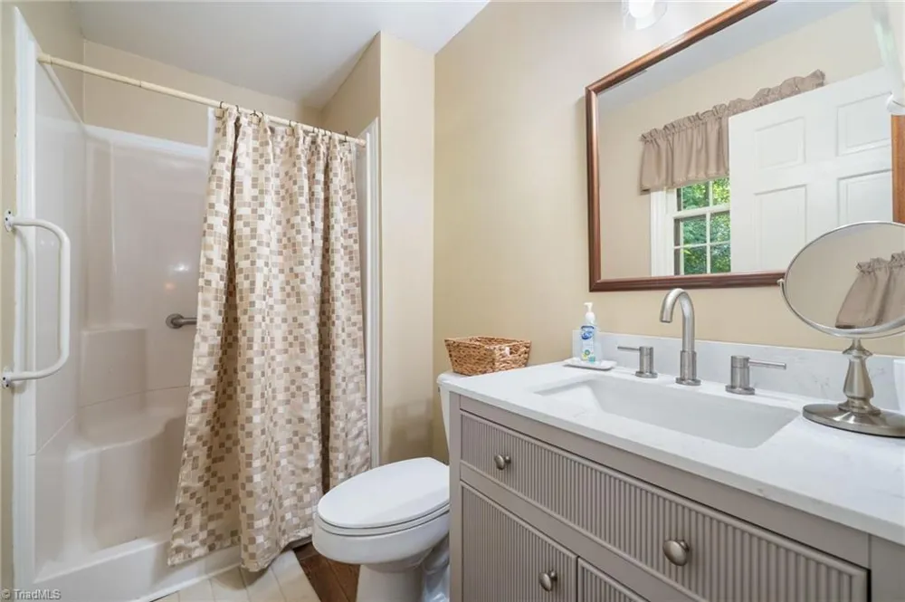 3440 Dixiana Lane Pfafftown, NC 27040
