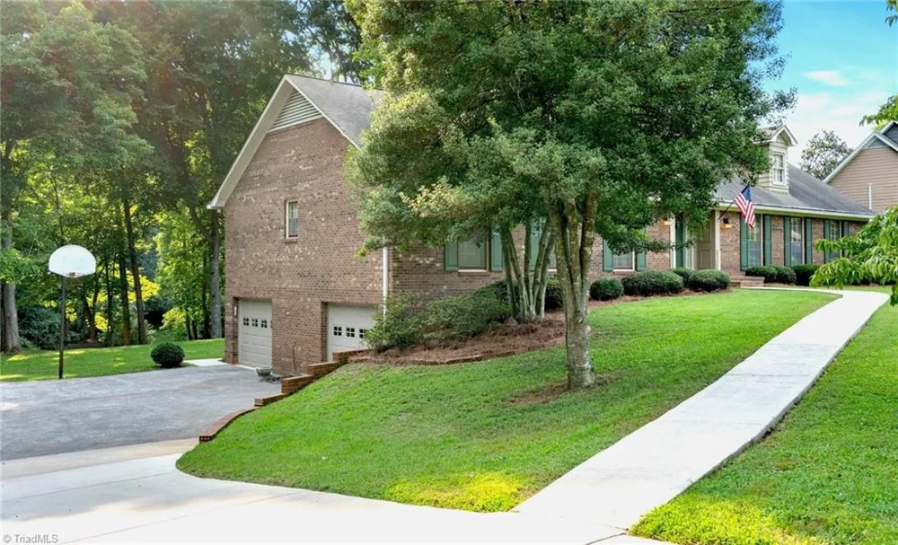 3440 Dixiana Lane Pfafftown, NC 27040