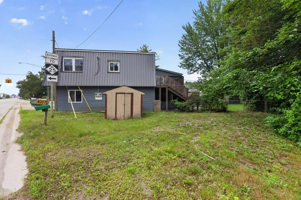 4007 Pine Grove Ave Fort Gratiot, MI 48059