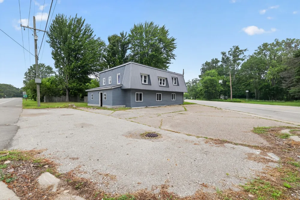 4007 Pine Grove Ave Fort Gratiot, MI 48059