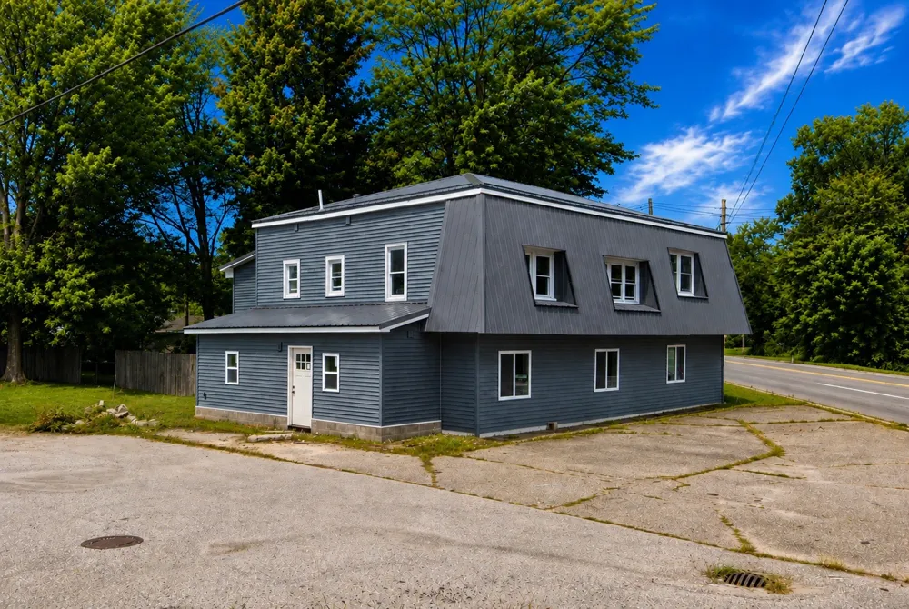 4007 Pine Grove Ave Fort Gratiot, MI 48059