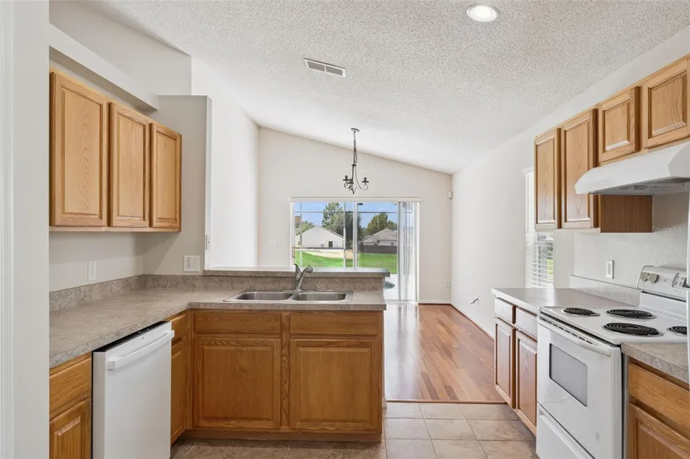 617 RESTON PLACE Davenport, FL 33897