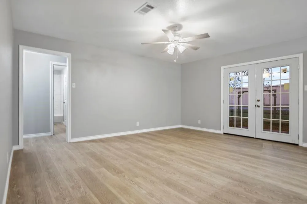 1347 E Palm Drive Winnie, TX 77665