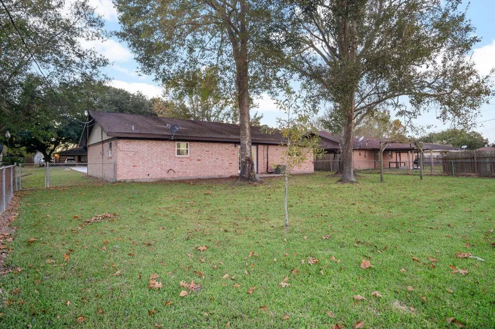 1347 E Palm Drive Winnie, TX 77665