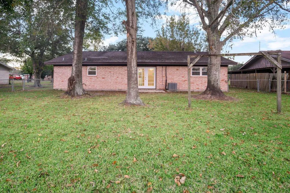 1347 E Palm Drive Winnie, TX 77665