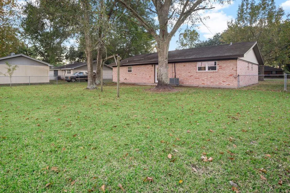 1347 E Palm Drive Winnie, TX 77665