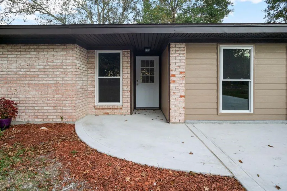 1347 E Palm Drive Winnie, TX 77665