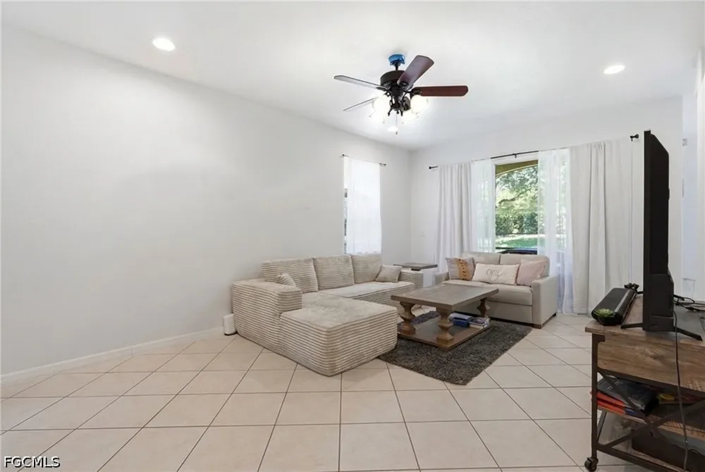 Larino Loop Estero, FL 33928