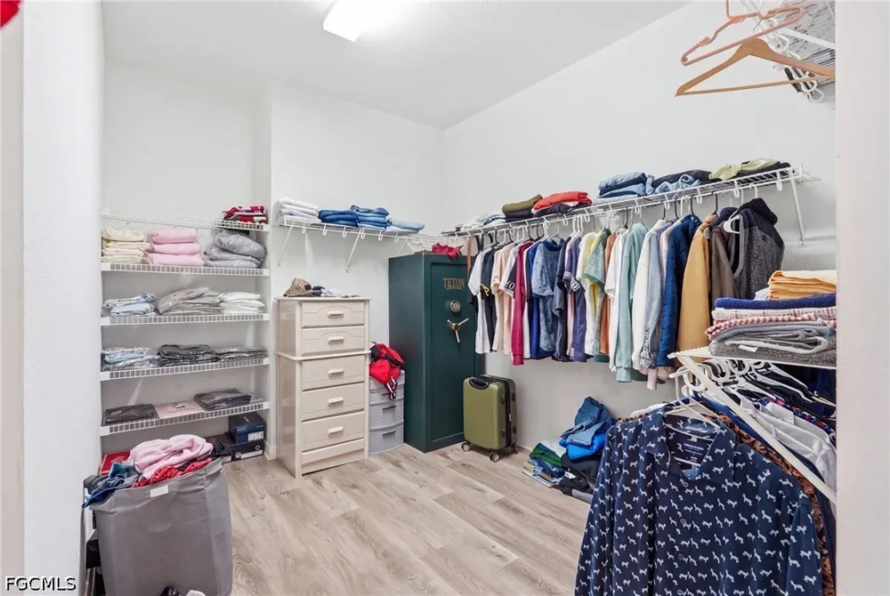 Larino Loop Estero, FL 33928