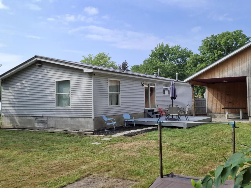 931 W Barney Avenue Muskegon, MI 49441