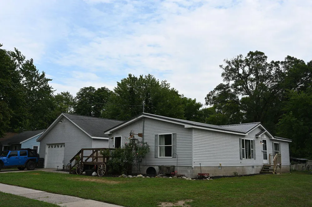 931 W Barney Avenue Muskegon, MI 49441