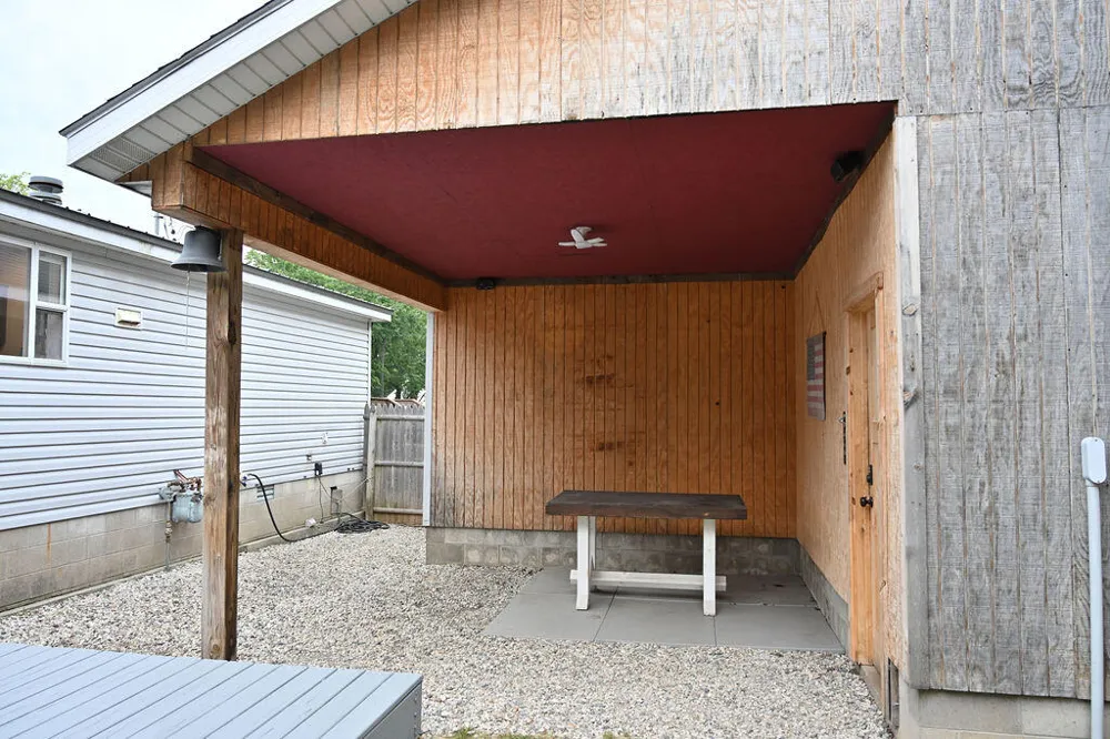 931 W Barney Avenue Muskegon, MI 49441
