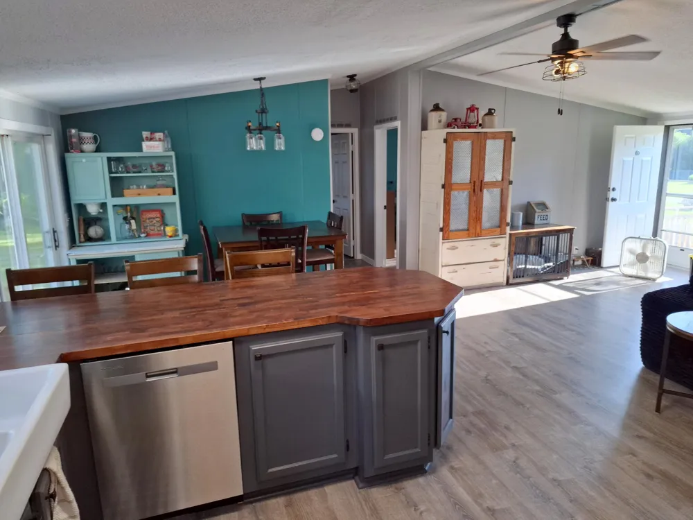 931 W Barney Avenue Muskegon, MI 49441