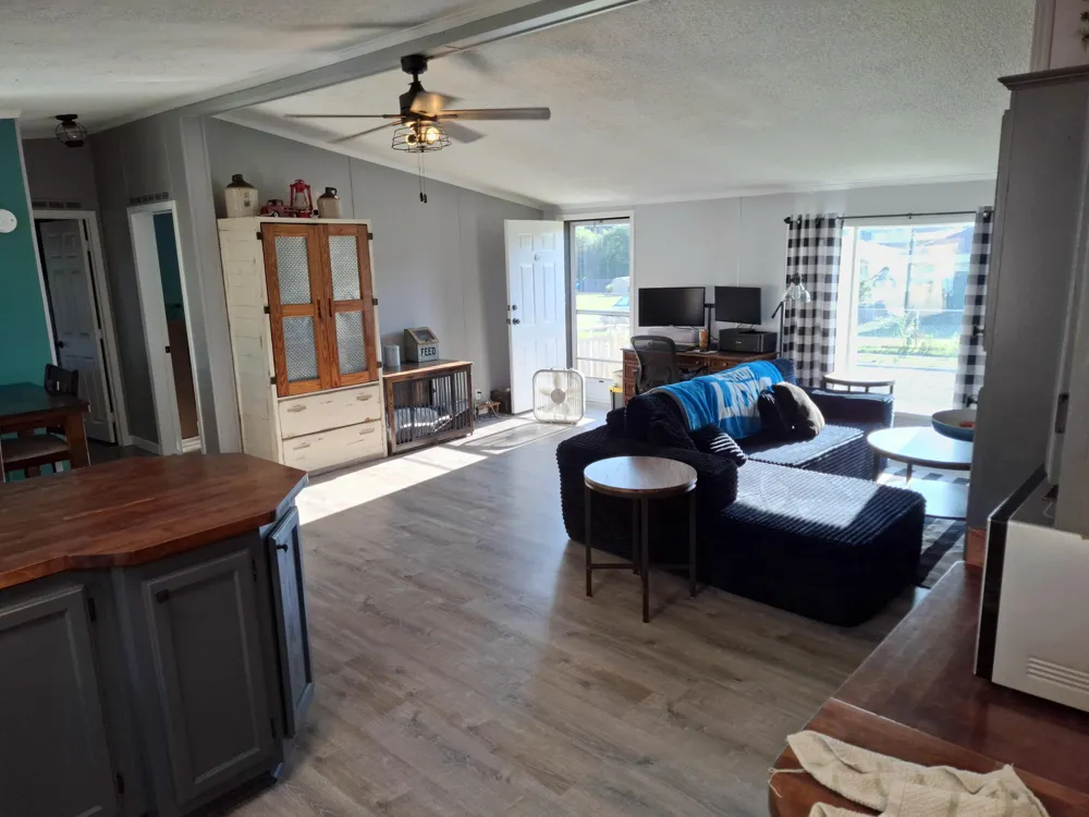 931 W Barney Avenue Muskegon, MI 49441